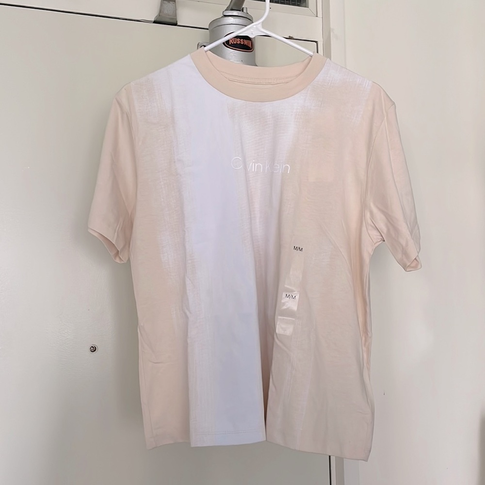 NWT CALVIN KLEIN T Shirt